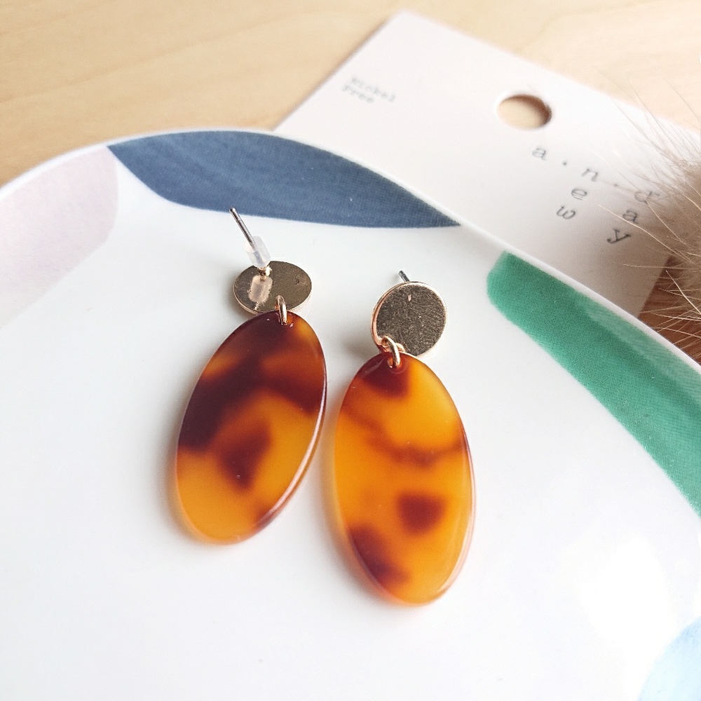 Unique Design//Acrylic Oval Geometry Earrings - Picture 3 of 3